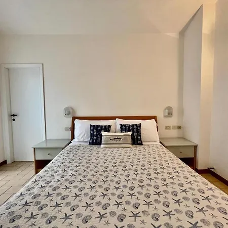 -c- Vista Mare Con 2 Da Letto-residence Azzurro Lägenhet *